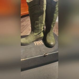Frye womans 71/2. Green